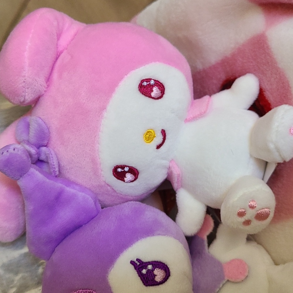 Hello Kitty Bag Charm Set ❤ - Picture 2 of 5